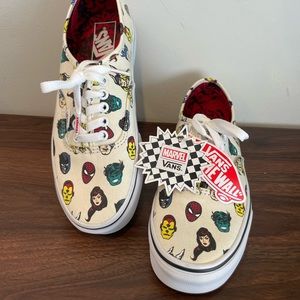 Marvel Vans Authentic. Mens 6.5, Women’s 8